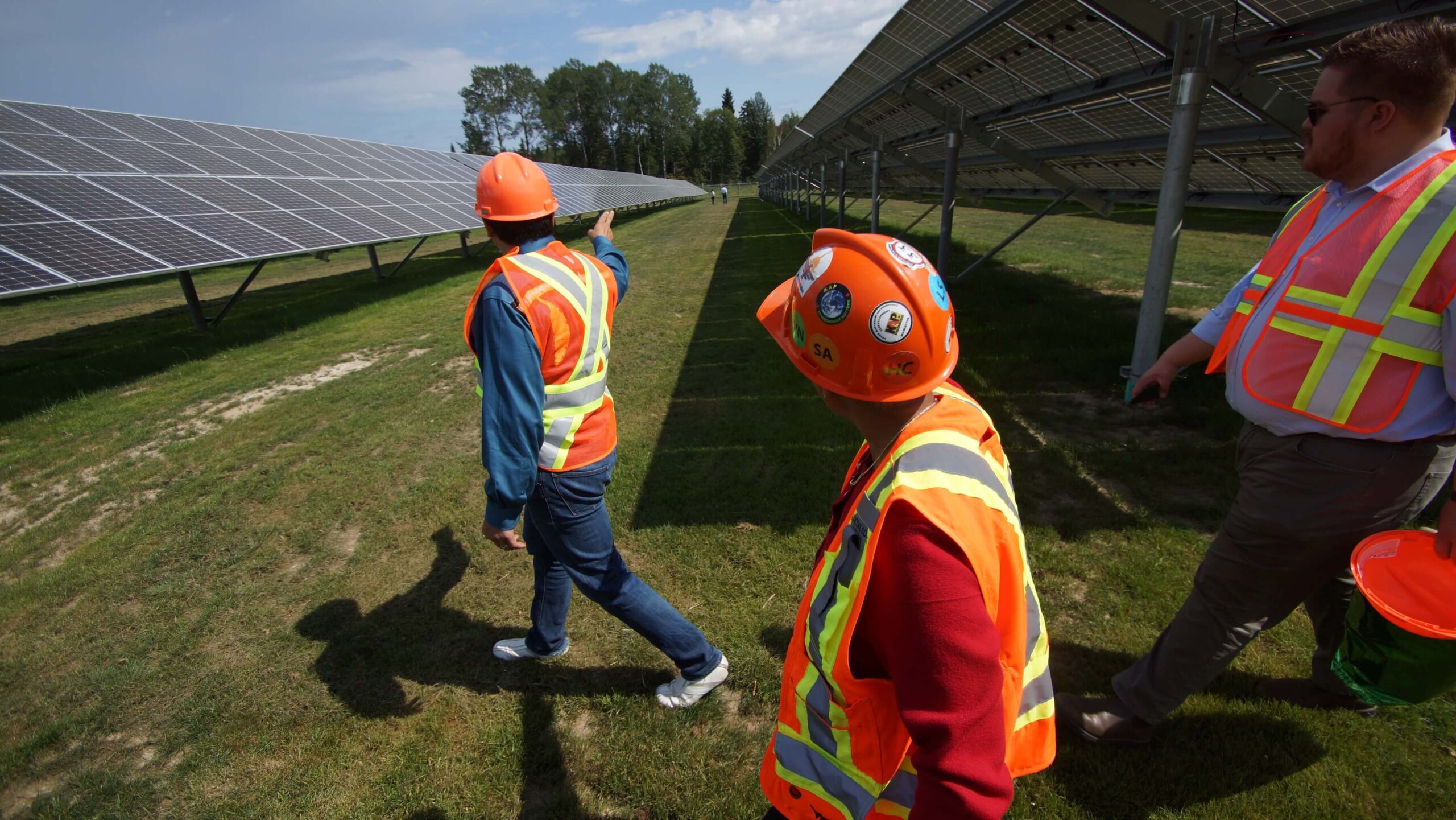 Technicians and guests tour the new Gizis Energy Micro Grid Project in Kiashke Zaaging Anishinaabek/Gull Bay First Nation